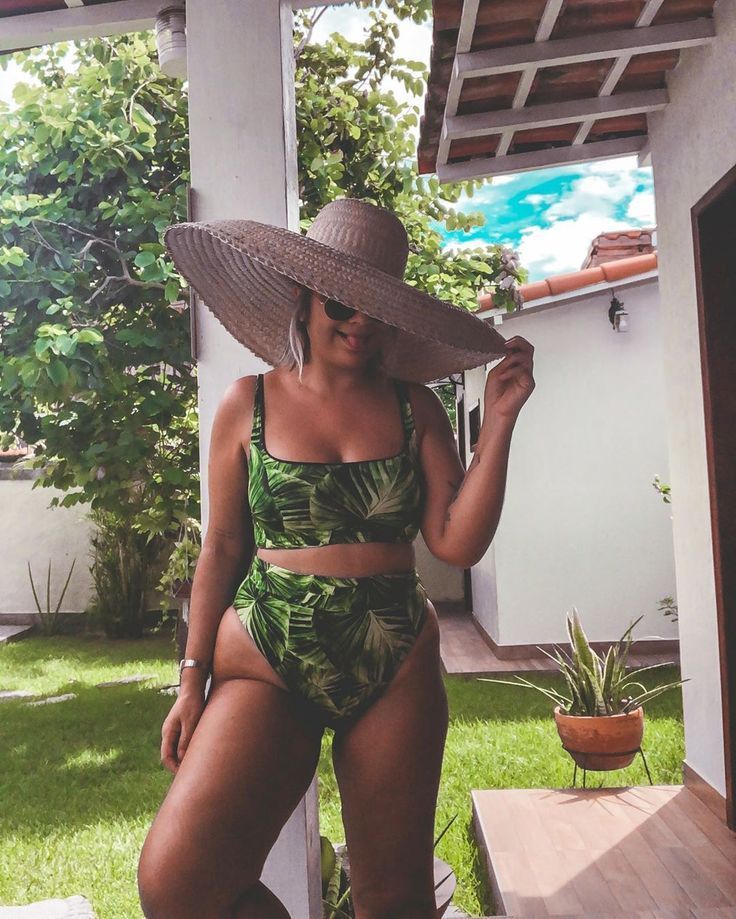 Plus size μαγιό: Όλες οι τάσεις το Καλοκαίρι 2025