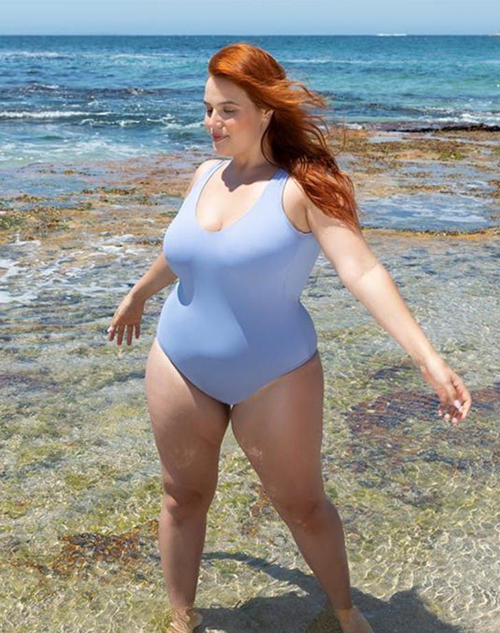 Plus size μαγιό: Όλες οι τάσεις το Καλοκαίρι 2025