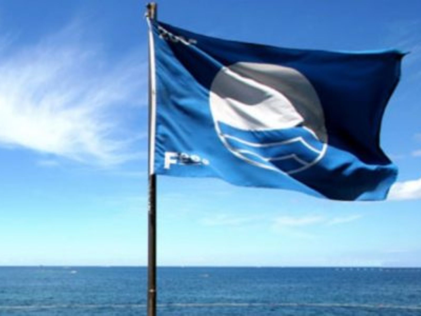 Αττική: Χωρίς Γαλάζια Σημαία φέτος αυτές οι παραλίες