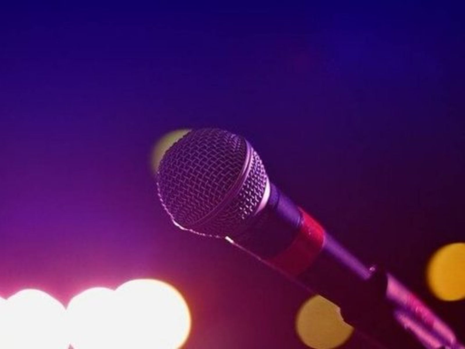 Γνωστή Ελληνίδα τραγουδίστρια έζησε τον απόλυτο εφιάλτη- Λαμπάδιασε το αυτοκίνητο της στην Εθνική Οδό