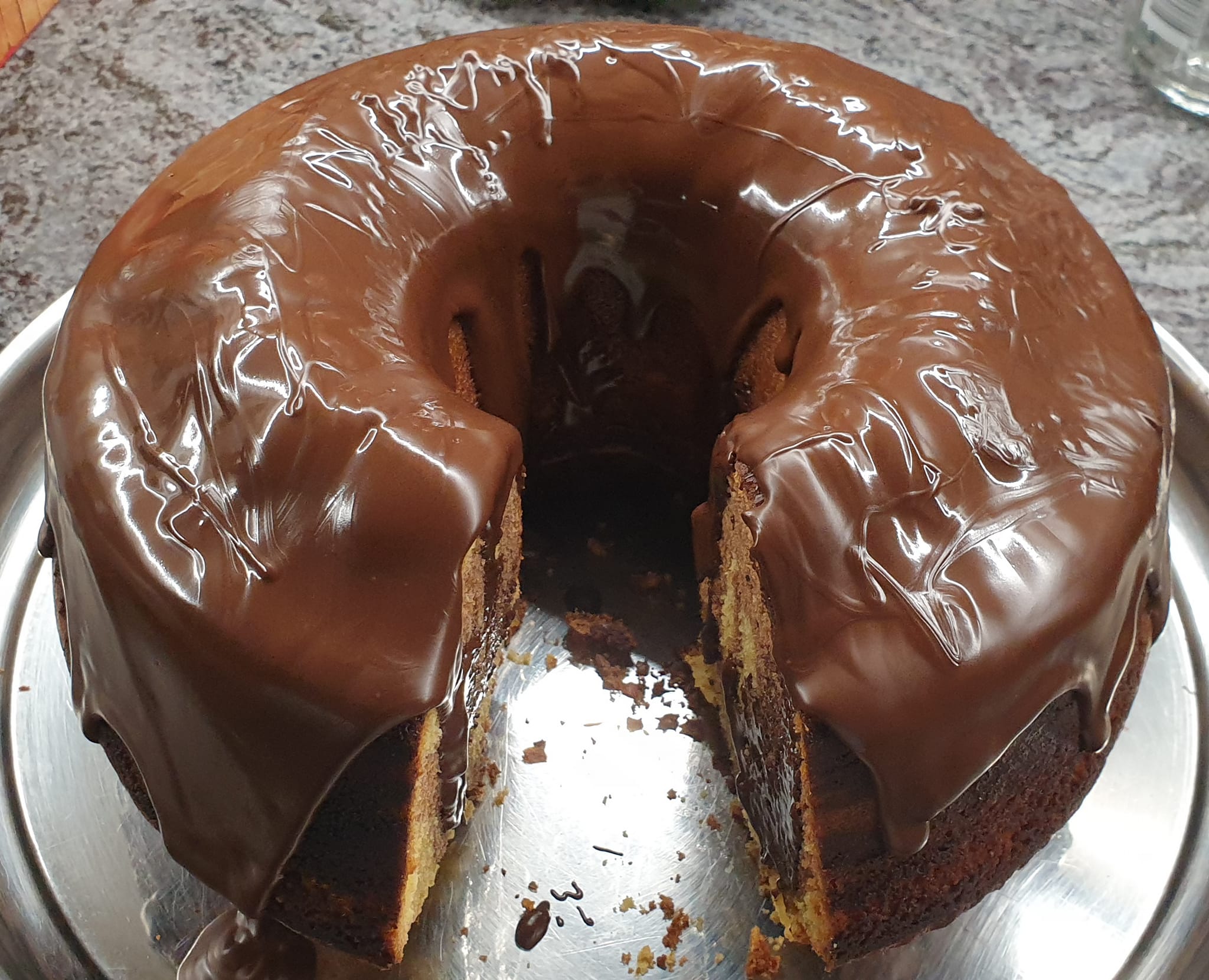 Πηχτό γλάσο σοκολάτας για κέικ