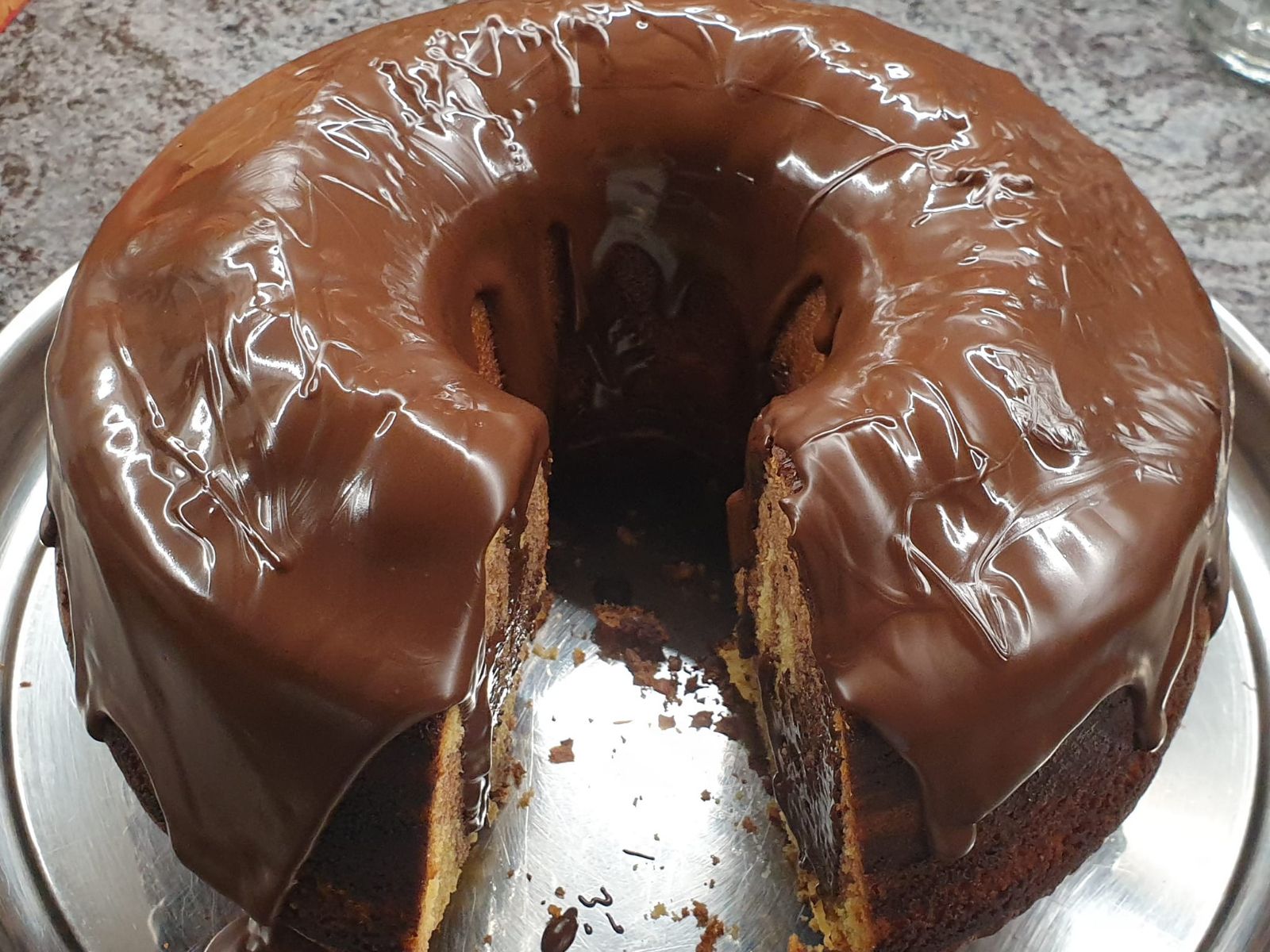 Πηχτό γλάσο σοκολάτας για κέικ