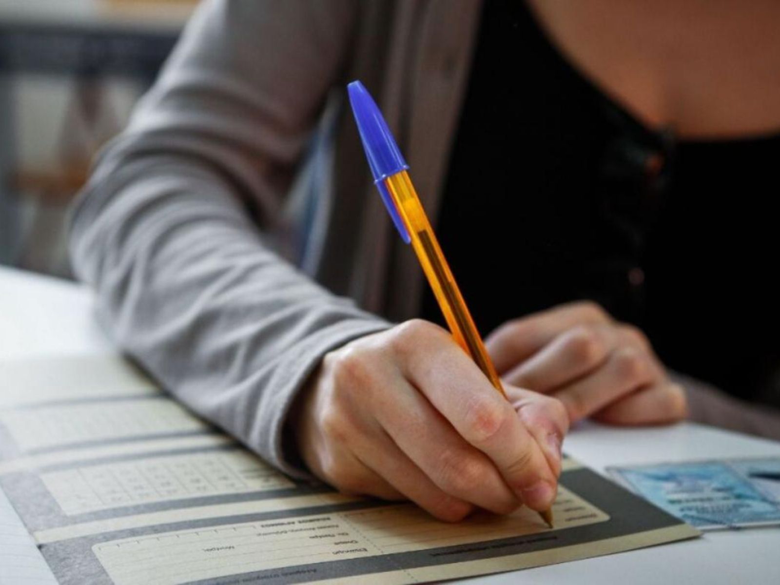 Πανελλήνιες 2025: Οι κανόνες για να μη μηδενιστεί το γραπτό – Τί επιτρέπεται να ρωτήσεις τους επιτηρητές και πότε μοιράζονται τα διαγωνίσματα