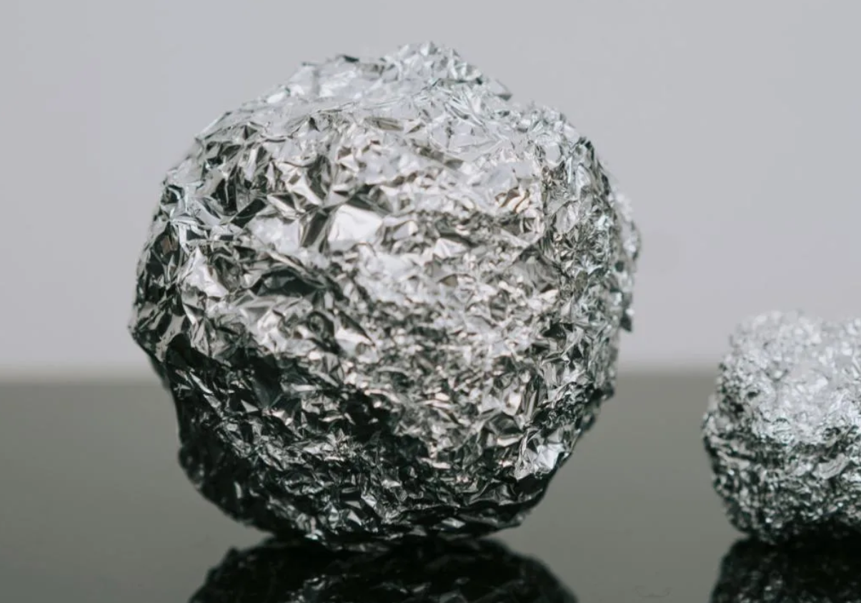 Το πιο αποτελεσματικό κόλπο με αλουμινόχαρτο για να διώξετε κατσαρίδες μυρμήγκια και κουνούπια