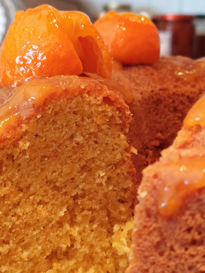 Αφράτο και αρωματικό κέικ μανταρίνι με γλάσο