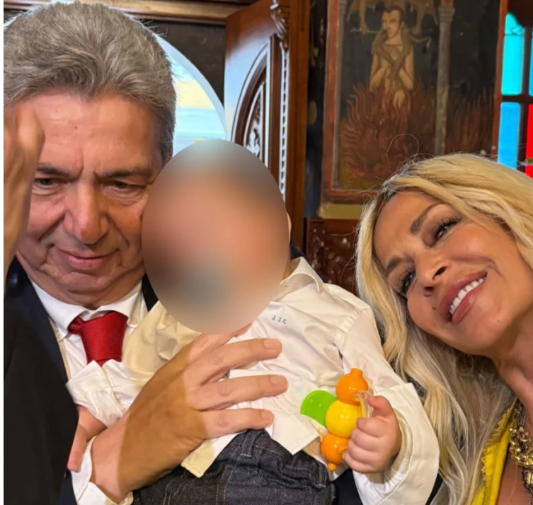 Άννα Βίσση: Έγινε νονά και ποζάρει τρισευτυχισμένη(φωτογραφίες)