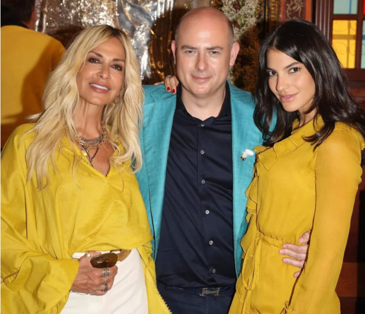 Άννα Βίσση: Έγινε νονά και ποζάρει τρισευτυχισμένη(φωτογραφίες)