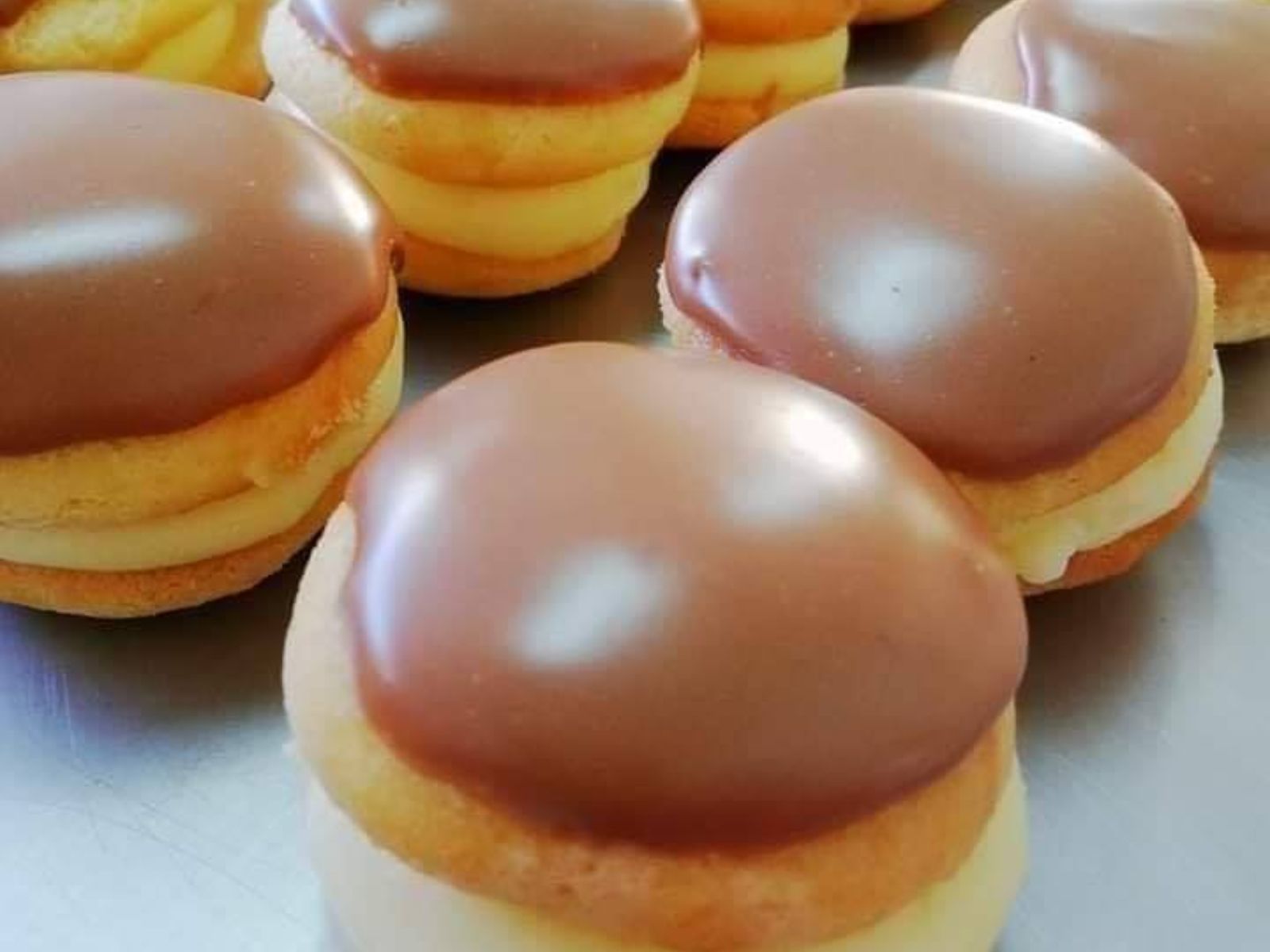 Επαγγελματικό γλάσο για κωκάκια: Οι καλύτερες και πιο εύκολες συνταγές