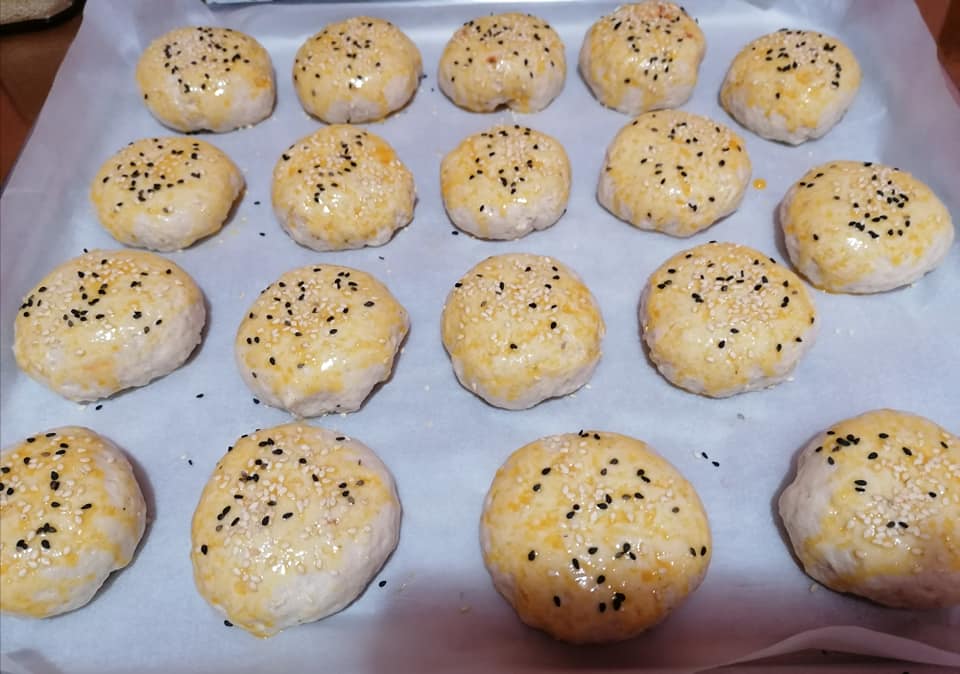 Γεμιστά πιτσάκια με τυρί γαλοπούλα και μανιτάρια για το σχολείο