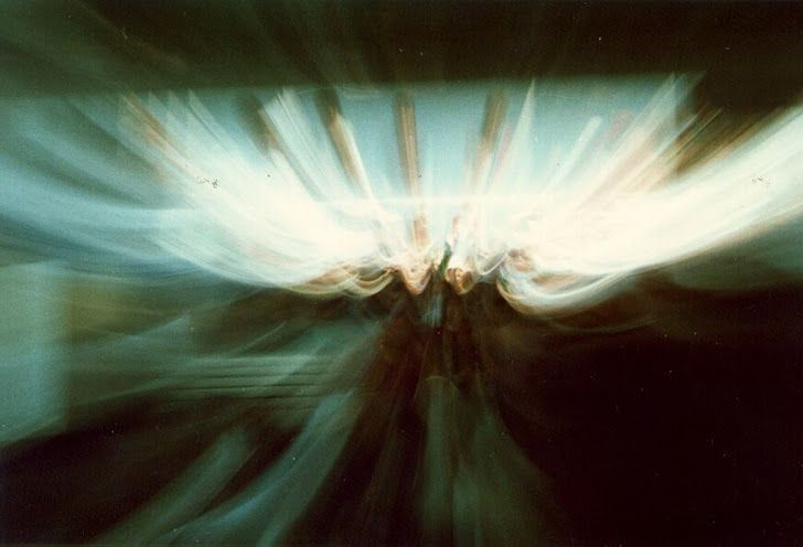 Νέα μελέτη εξηγεί γιατί εκπέμπουμε ένα ορατό φως που όταν πεθαίνουμε εξαφανίζεται