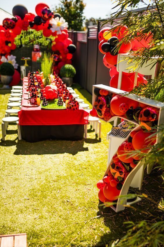 Βάφτιση με θέμα την Πασχαλίτσα: Ιδέες διακόσμησης στο τραπέζι και στην εκκλησία