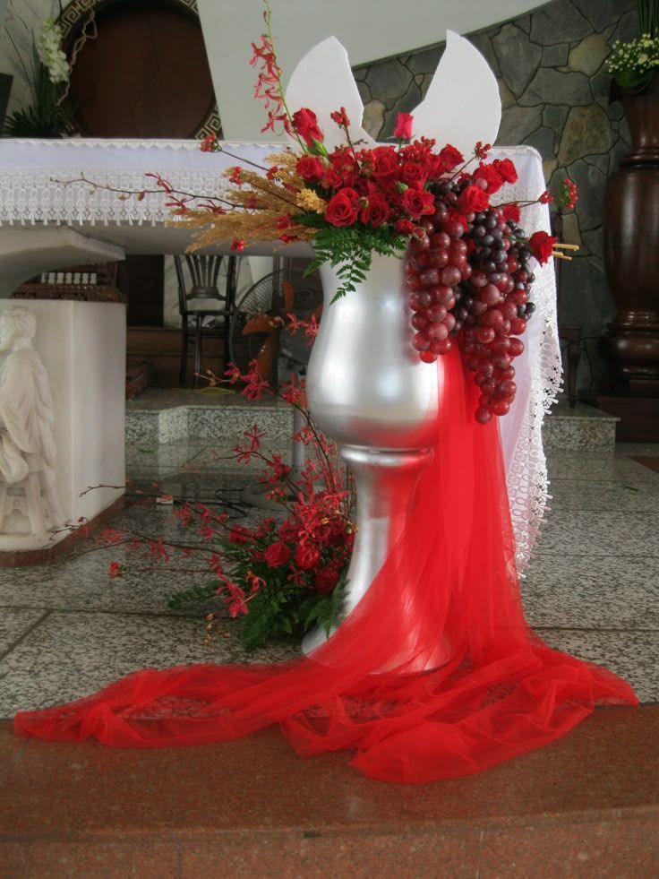 Βάφτιση με θέμα την Πασχαλίτσα: Ιδέες διακόσμησης στο τραπέζι και στην εκκλησία