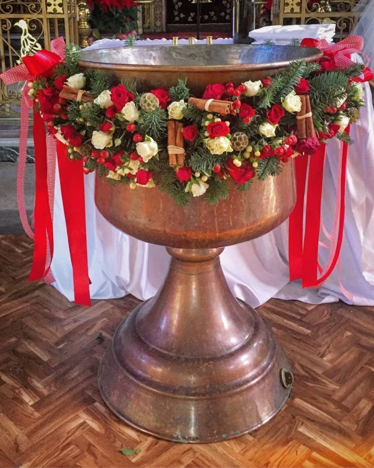 Βάφτιση με θέμα την Πασχαλίτσα: Ιδέες διακόσμησης στο τραπέζι και στην εκκλησία