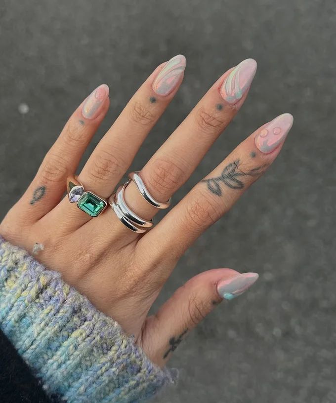 Angel Nails – Το νέο trend στο μανικιούρ για λαμπερά και σικ νύχια που τονίζουν το μαύρισμα