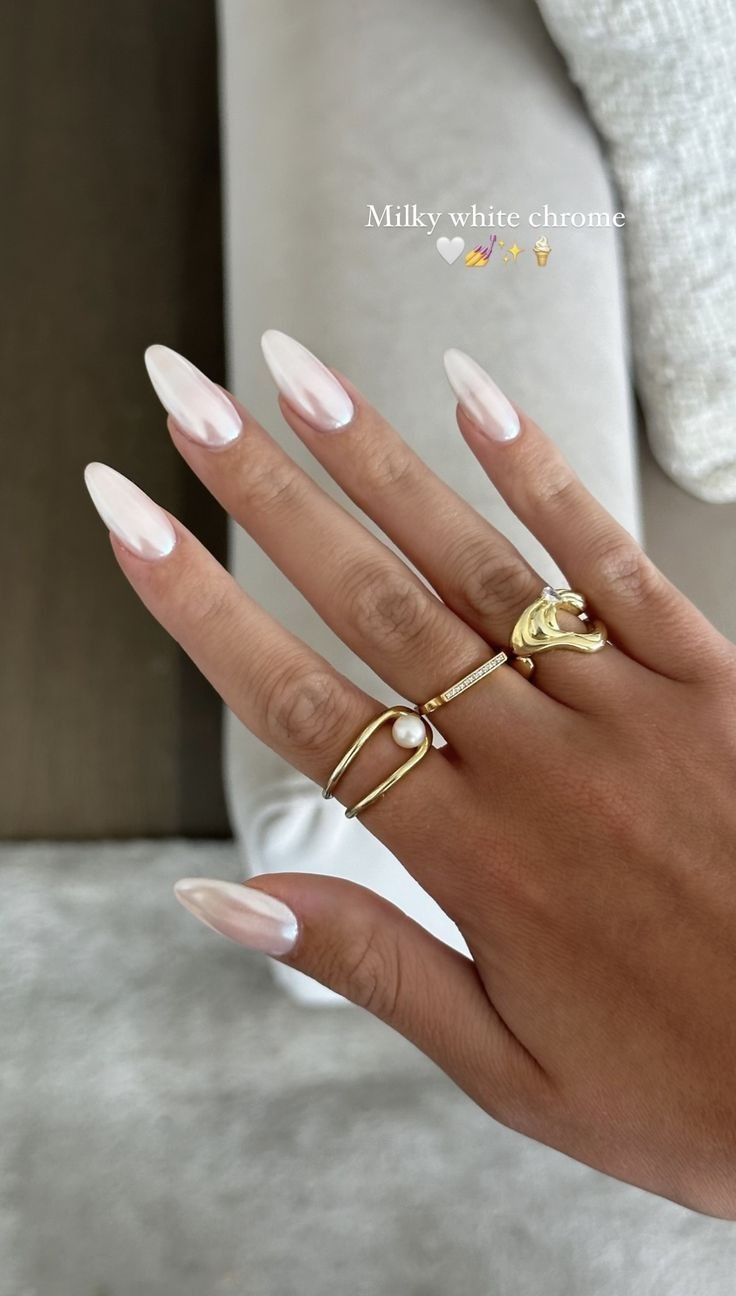 Angel Nails – Το νέο trend στο μανικιούρ για λαμπερά και σικ νύχια που τονίζουν το μαύρισμα