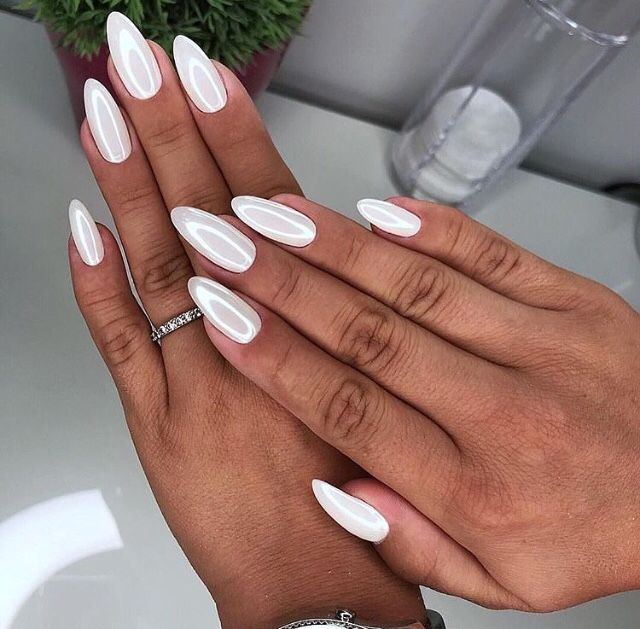 Angel Nails – Το νέο trend στο μανικιούρ για λαμπερά και σικ νύχια που τονίζουν το μαύρισμα