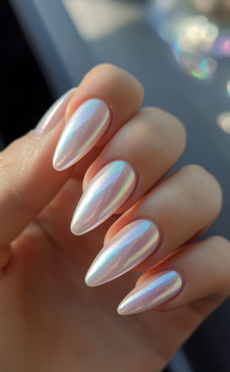 Angel Nails – Το νέο trend στο μανικιούρ για λαμπερά και σικ νύχια που τονίζουν το μαύρισμα
