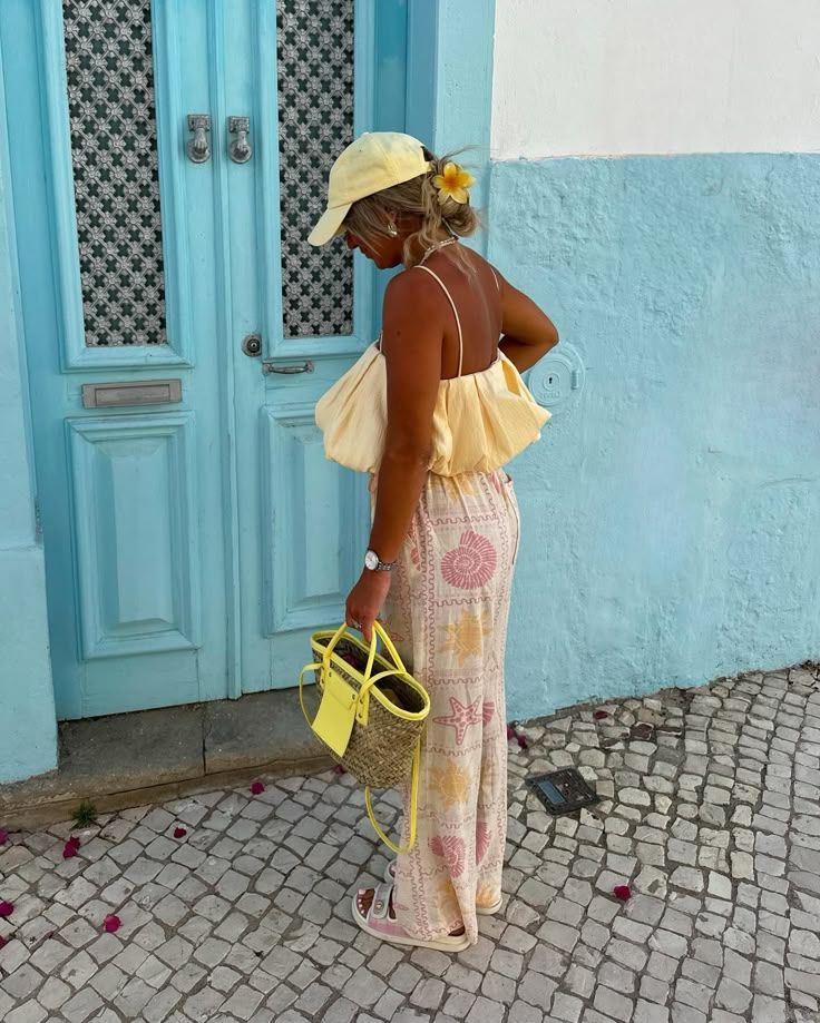 Καλοκαιρινά outfits σε pale yellow – Ιδέες για all day ντύσιμο από τη δουλειά μέχρι τη παραλία