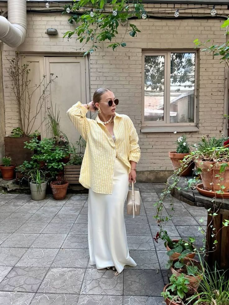 Καλοκαιρινά outfits σε pale yellow – Ιδέες για all day ντύσιμο από τη δουλειά μέχρι τη παραλία