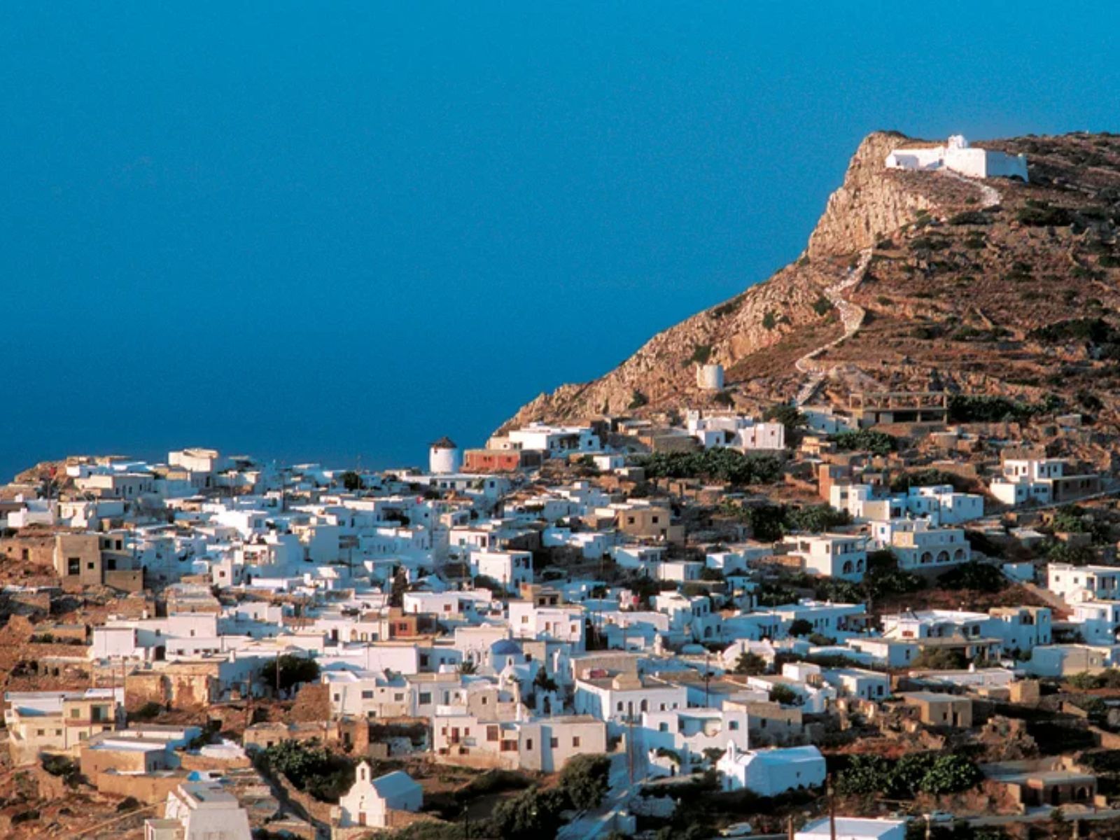 Σίκινος: Ένας άκρως γοητευτικός προορισμός για ήσυχες και αυθεντικές διακοπές μακριά από τη πολυκοσμία