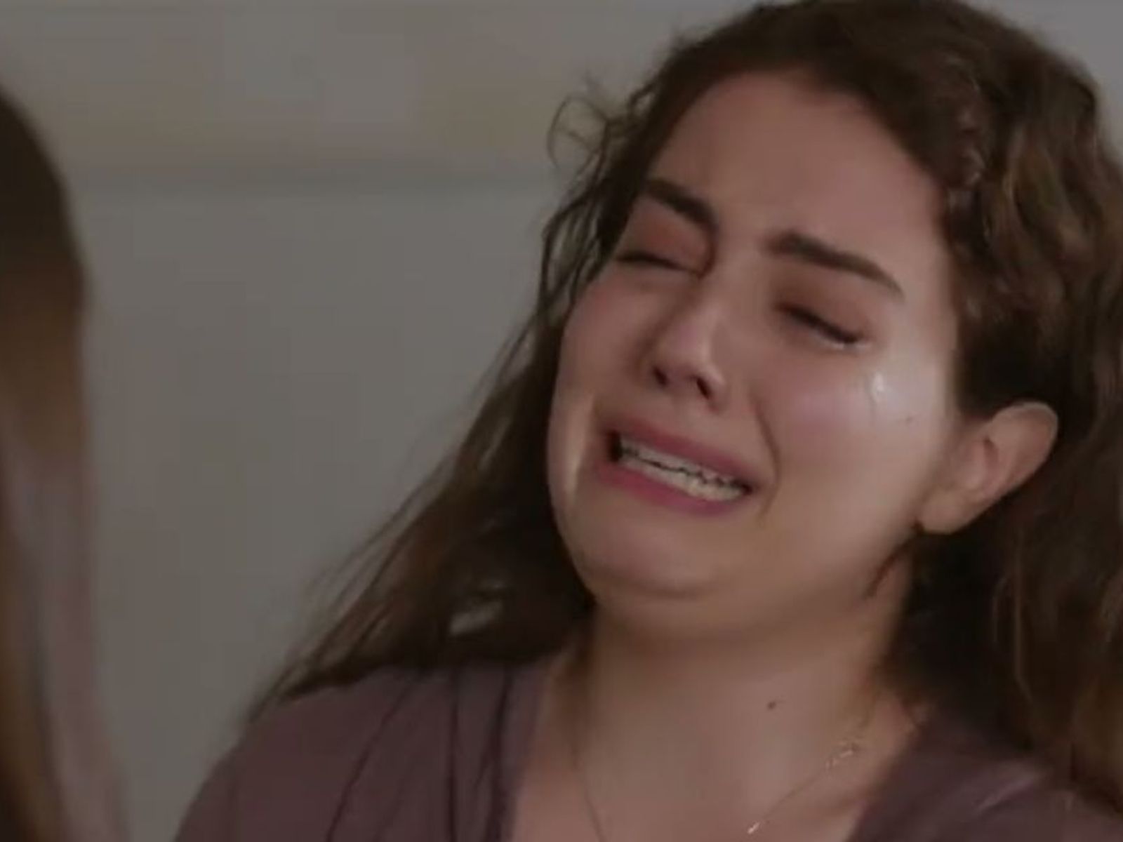 Η Γη της Ελιάς: H Άννα αυτοκτονεί μετά το θάνατο των παιδιών της