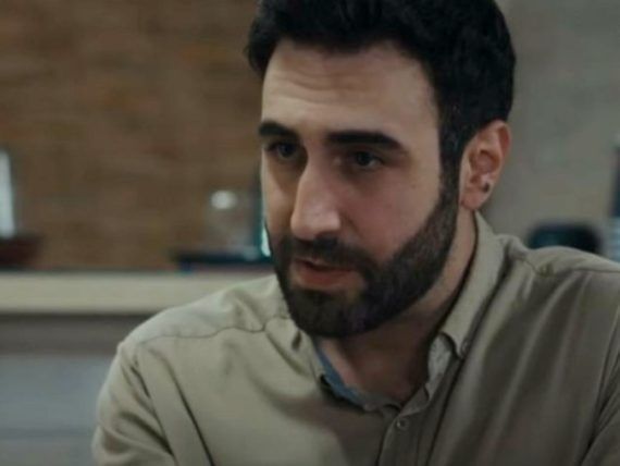 Η Γη της Ελιάς : O Πότης ειδοποιεί τους συγγενείς του από το χωριό και ανοίγει τον γδικιωμό