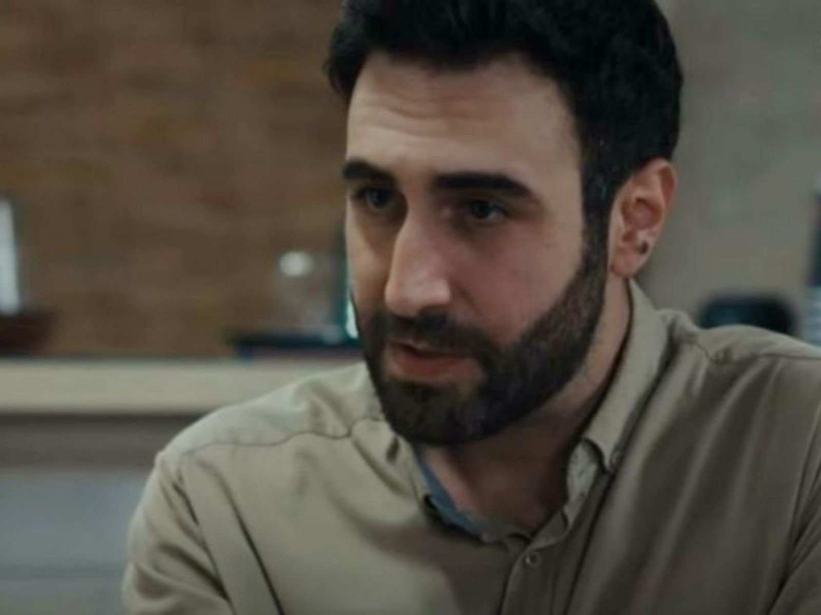 Η Γη της Ελιάς : O Πότης ειδοποιεί τους συγγενείς του από το χωριό και ανοίγει τον γδικιωμό