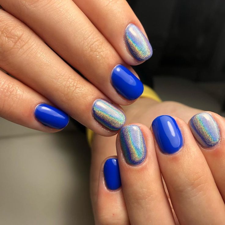 Μπλε Klein νύχια: Ιδέες για καλοκαιρινό μανικιούρ που θα γίνουν must to do