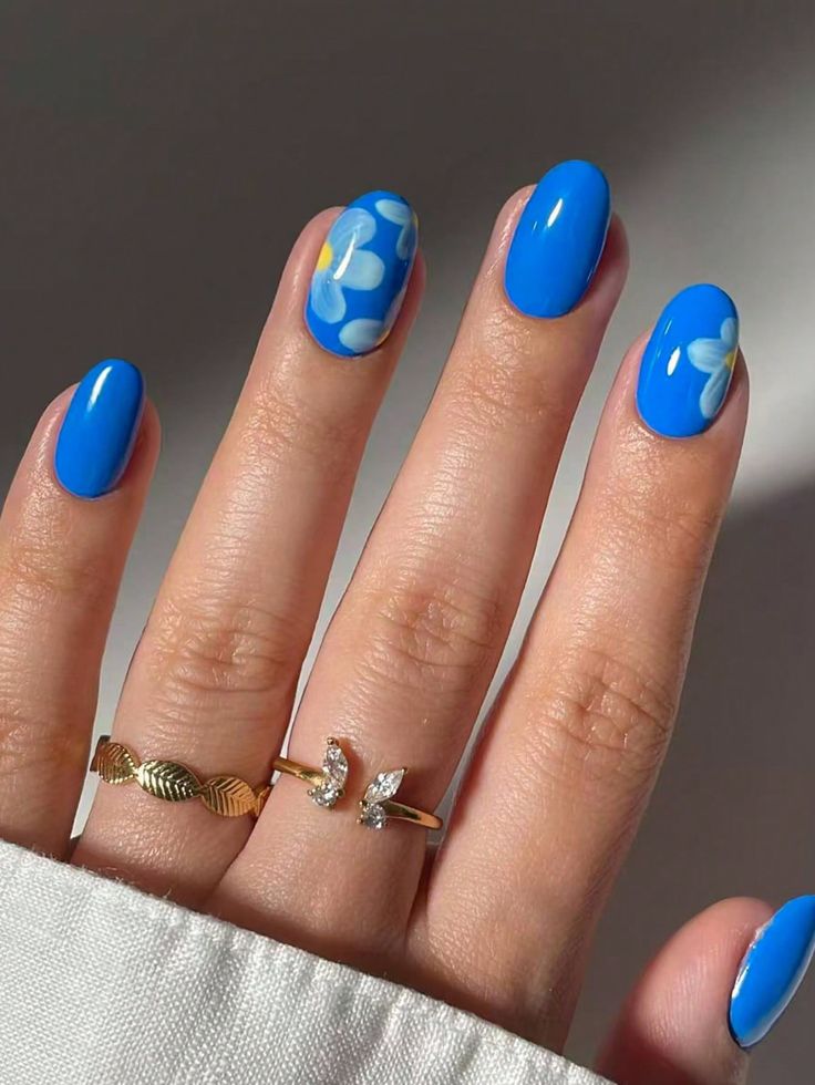 Μπλε Klein νύχια: Ιδέες για καλοκαιρινό μανικιούρ που θα γίνουν must to do