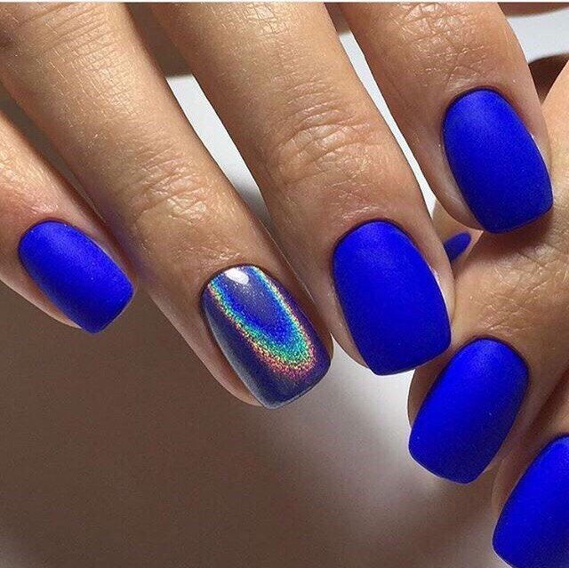 Μπλε Klein νύχια: Ιδέες για καλοκαιρινό μανικιούρ που θα γίνουν must to do