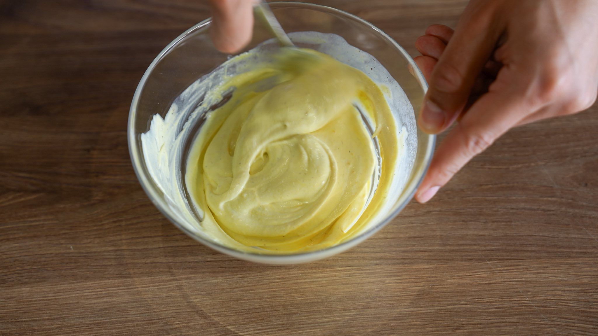 Σως μουστάρδας με γιαούρτι από τον Δημήτρη Μιχαηλίδη για σαλάτες πιτόγυρα και τηγανιτές πατάτες