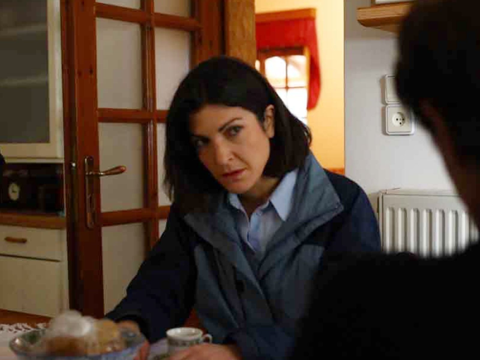 Διάφανη Αγάπη: H Στέλλα θύμα βιασμού του πατριού της