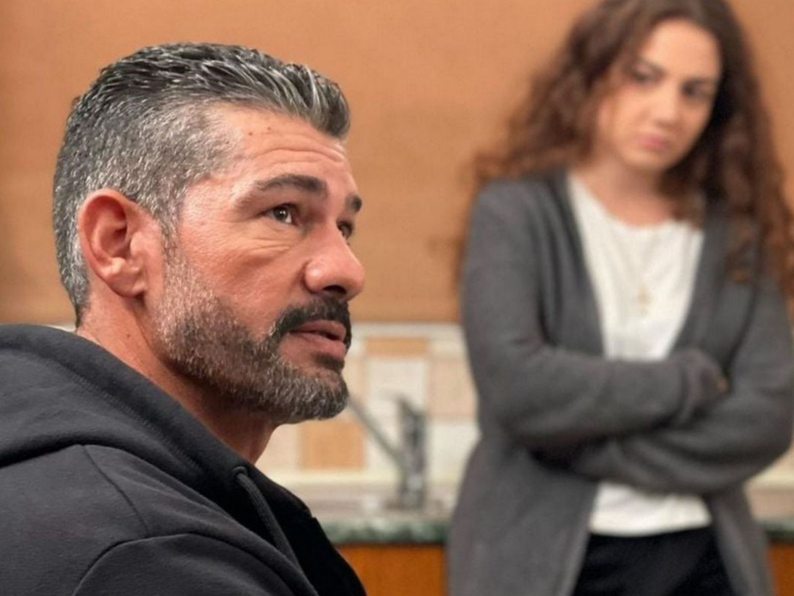 Η Γη της Ελιας : Ο Αποστόλης ουρλιάζει – Τί έκανα σκότωσα τα παιδιά