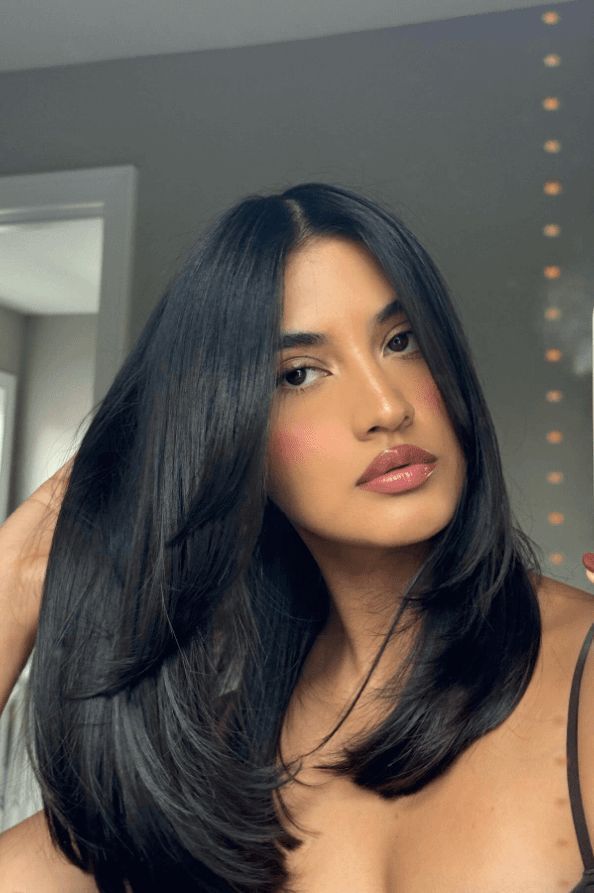 Face Framing Layers: Το φιλάρισμα που χαρίζει όγκο και κίνηση σε λεπτά μαλλιά