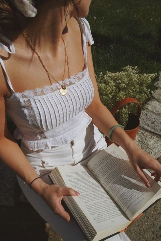 Milkmaid top – Ιδέες για καλοκαιρινές εμφανίσεις με φινέτσα και στιλ εμπνευσμένες από τη Βικτωριανή εποχή