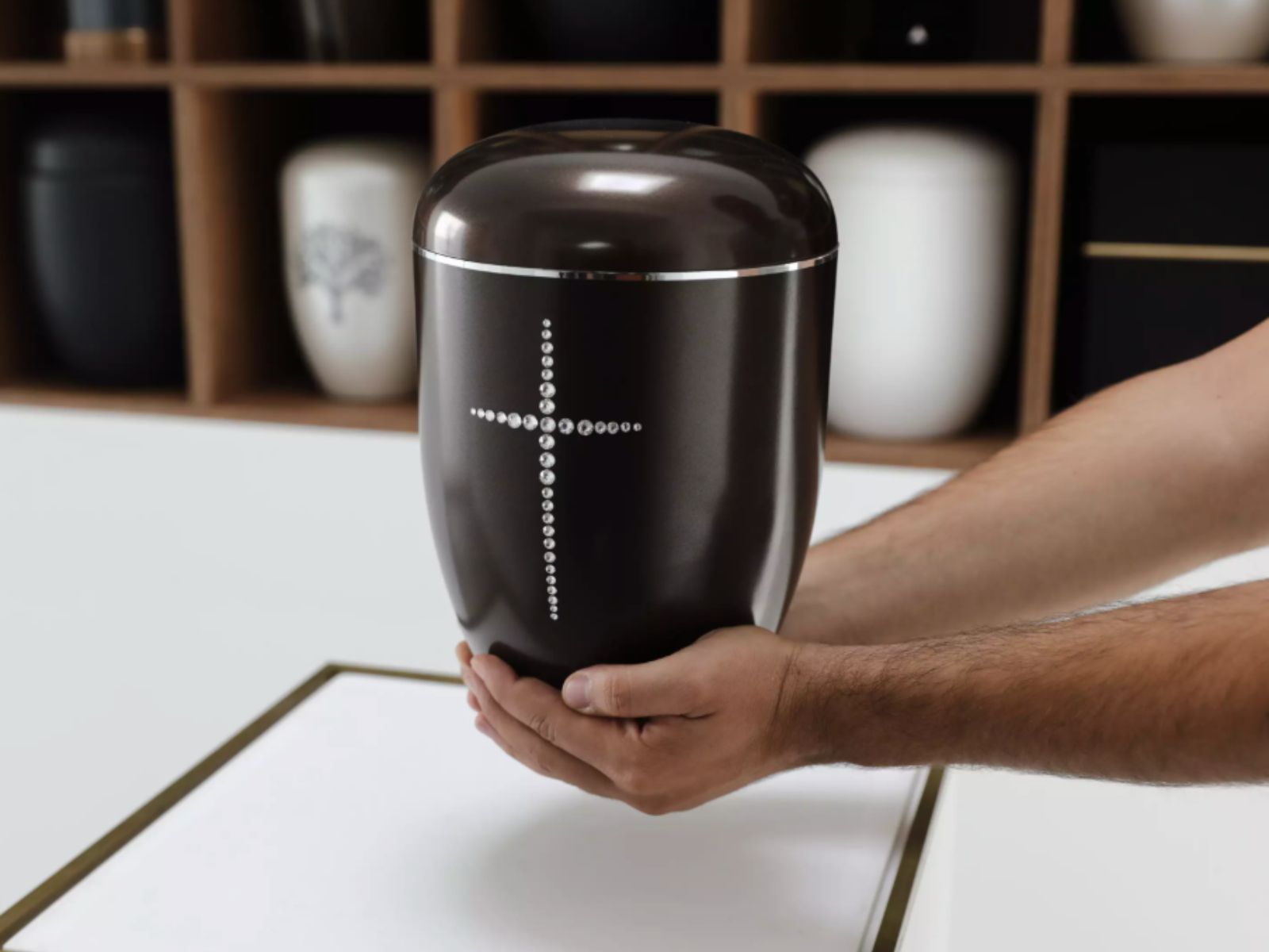 Απίστευτο κι όμως ελληνικό- Μπέρδεψαν τις σορούς 2 γυναικών- Άλλη αποτέφρωσαν και άλλη έστειλαν στη κηδεία