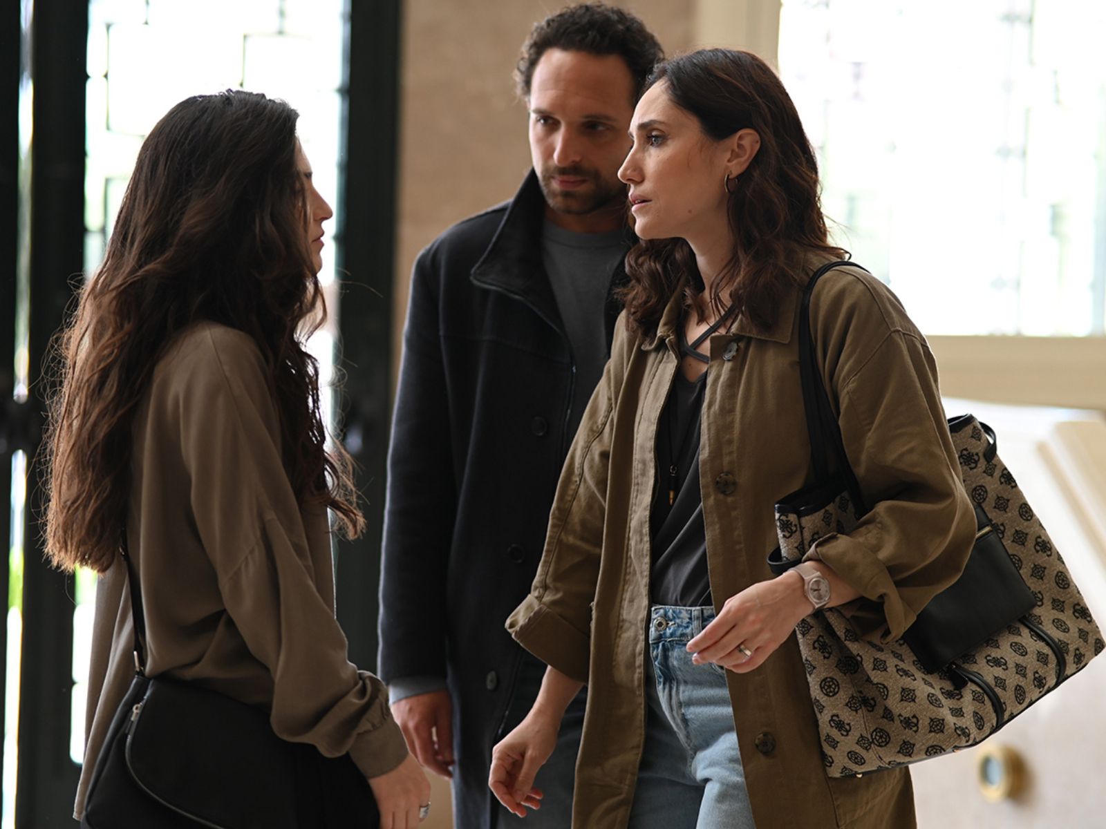 Διάφανη Αγάπη: Ο Αινείας είναι το πρόσωπο που θα τους οδηγήσει στην αλήθεια