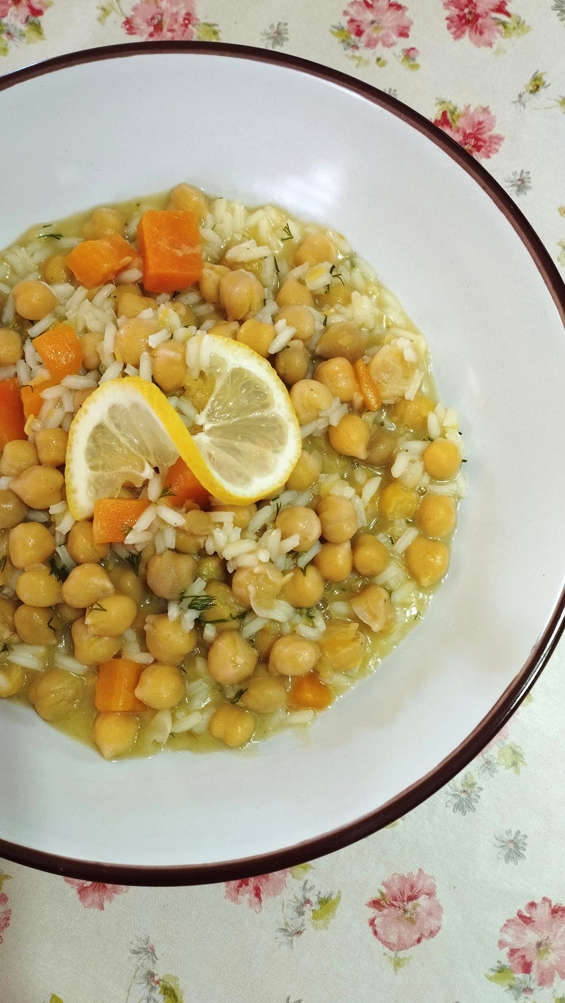 Λεμονάτα ρεβύθια με ρύζι της γιαγιάς με μυρωδικά