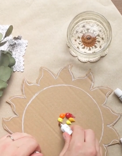 Η παιδική κατασκευή του Καλοκαιριού – Φτιάξτε χάρτινο ήλιο με τα παιδιά με παλιές κούτες