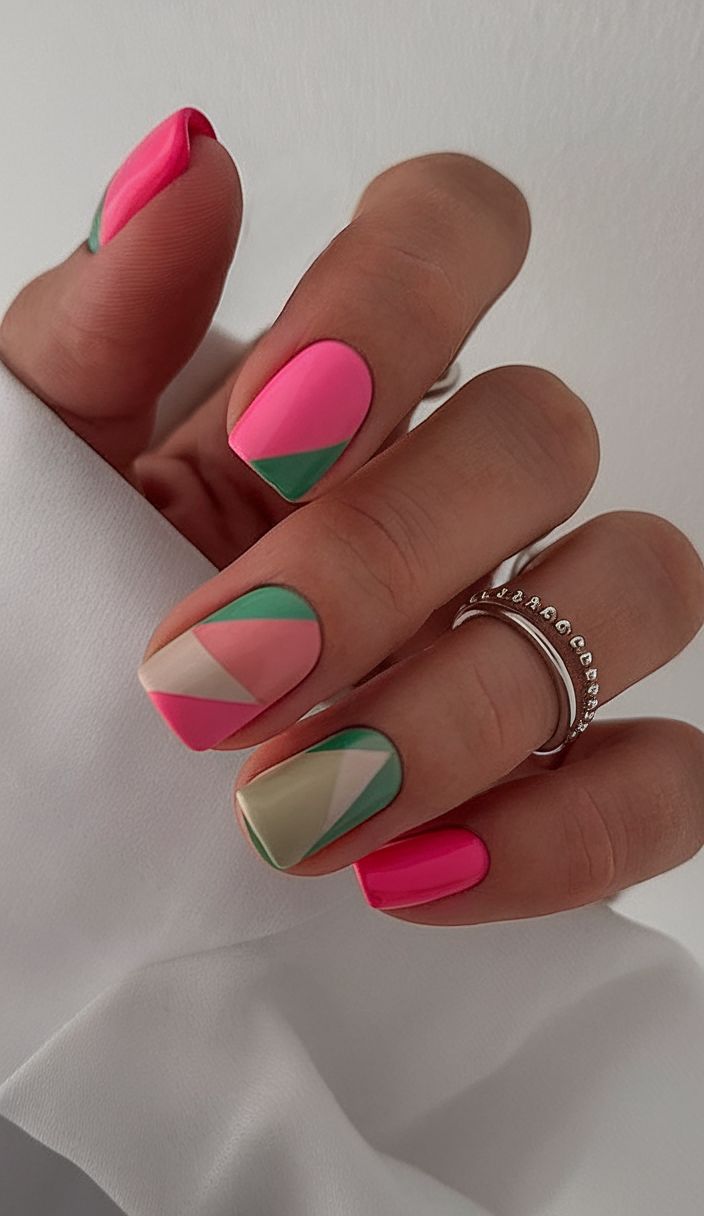 Νύχια Ιουνίου 2025: 14+1 ιδέες για καλοκαιρινό μανικιούρ και πεντικιούρ στα πιο inspo σχέδια και χρώματα