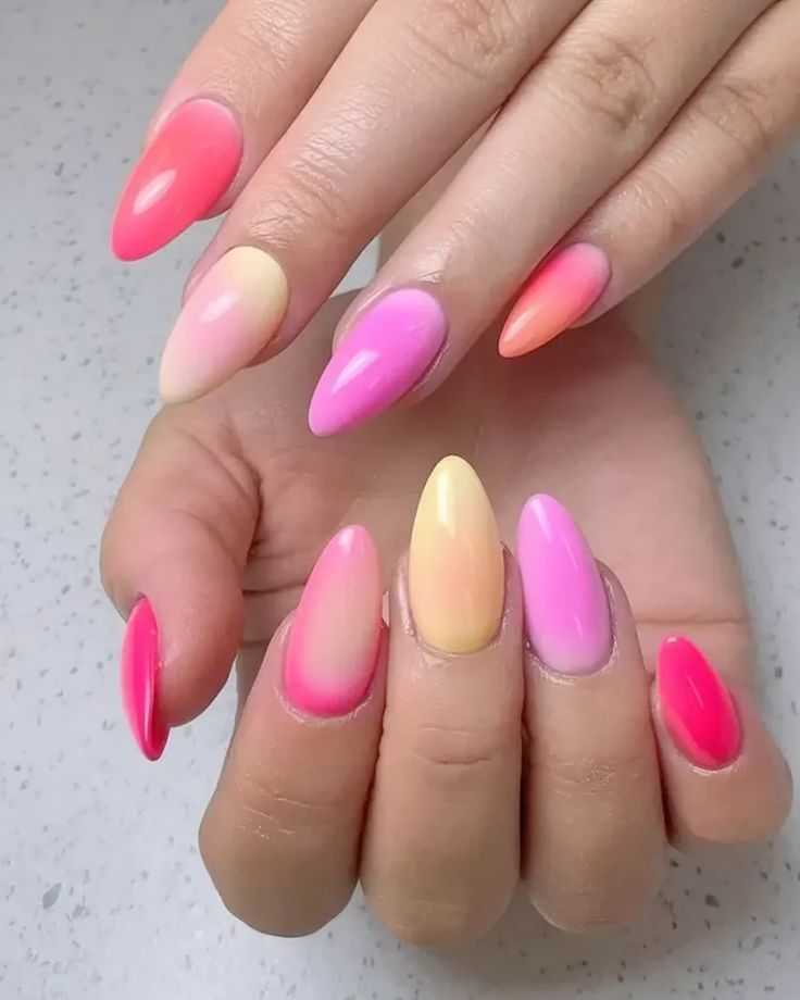 Νύχια Ιουνίου 2025: 14+1 ιδέες για καλοκαιρινό μανικιούρ και πεντικιούρ στα πιο inspo σχέδια και χρώματα