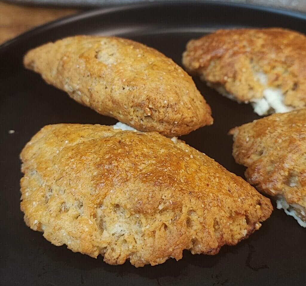 Υγιεινά τυροπιτάκια κουρού ολικής με cottage