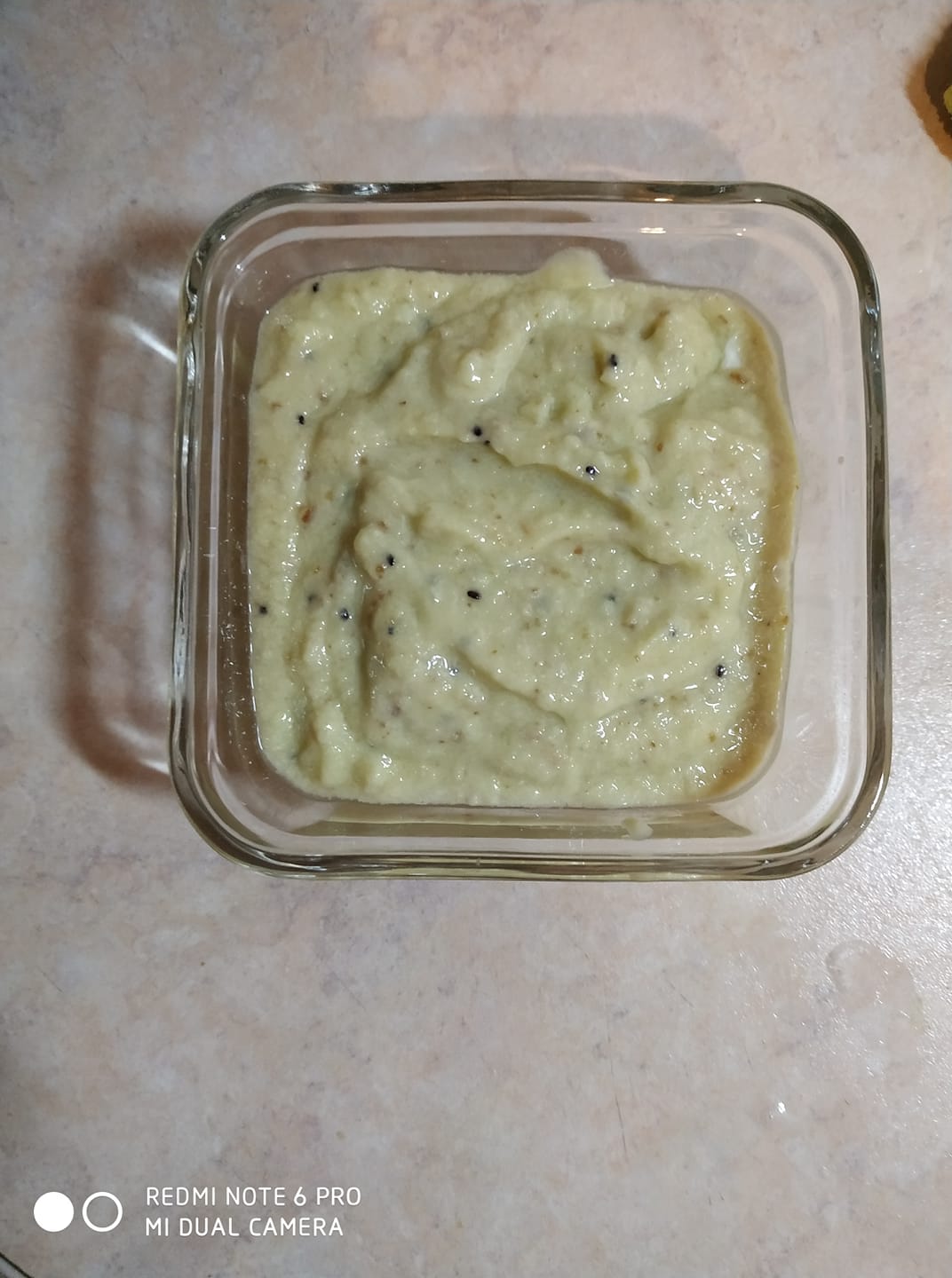 Κρέμα γιαουρτιού χωρίς ζάχαρη με χουρμάδες και μπισκότα για βρέφη από 10 μηνών