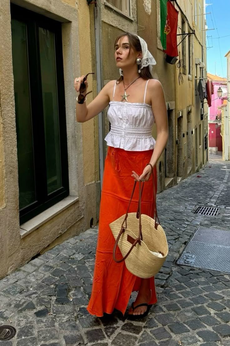 Ντύσιμο Ιουνίου 2025: Ιδέες για το ντύσιμο του μήνα με τα must have ρούχα της σεζόν