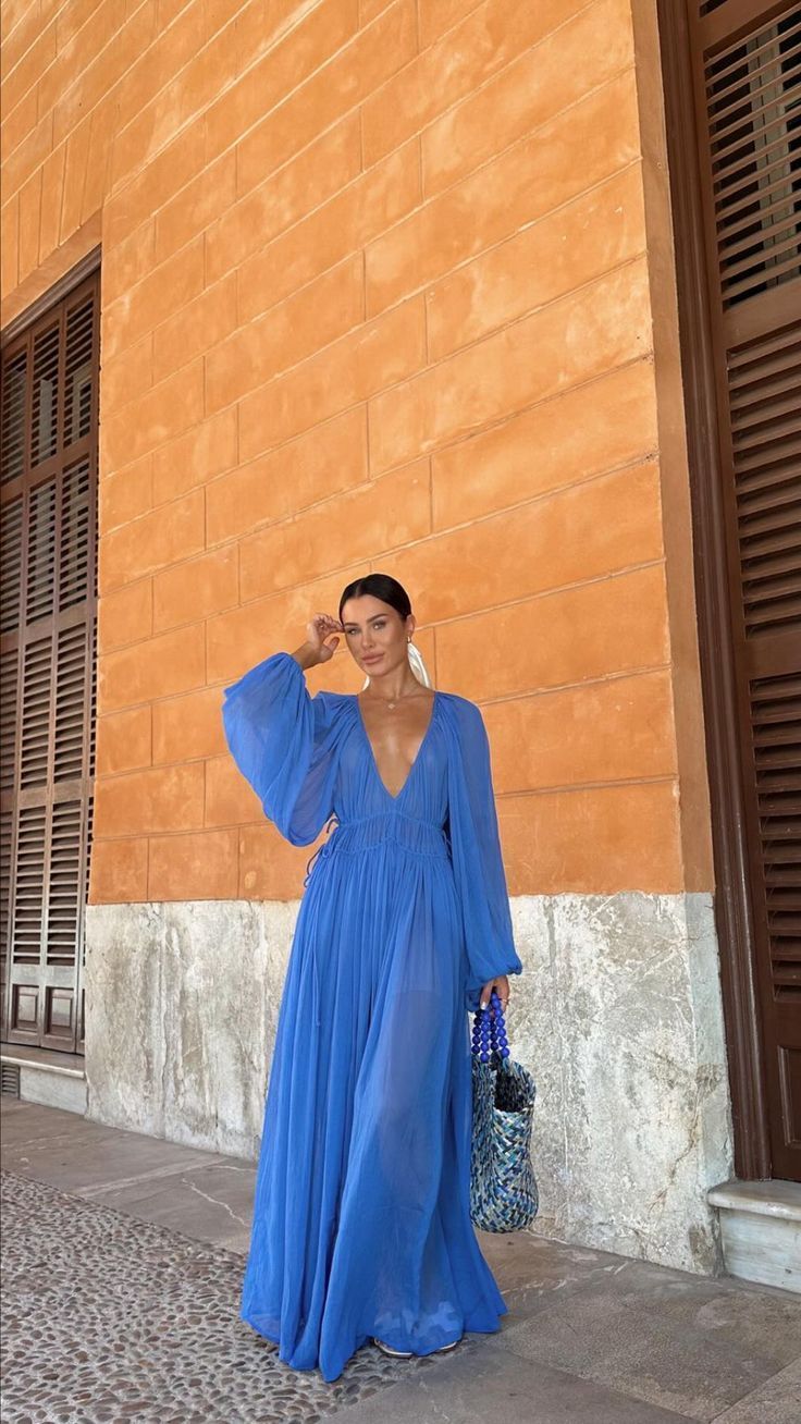 Ντύσιμο Ιουνίου 2025: Ιδέες για το ντύσιμο του μήνα με τα must have ρούχα της σεζόν