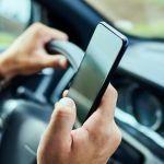 Ποια είναι η ποινή που θα έχεις αν σε πιάσουν με κινητό στο αμάξι- Δεν είναι μόνο χρηματικό πρόστιμο