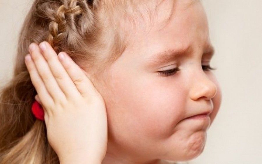 Βαρότραυμα – Πόνος στο αυτί του παιδιού κατά την απογείωση και την προσγείωση του αεροπλάνου