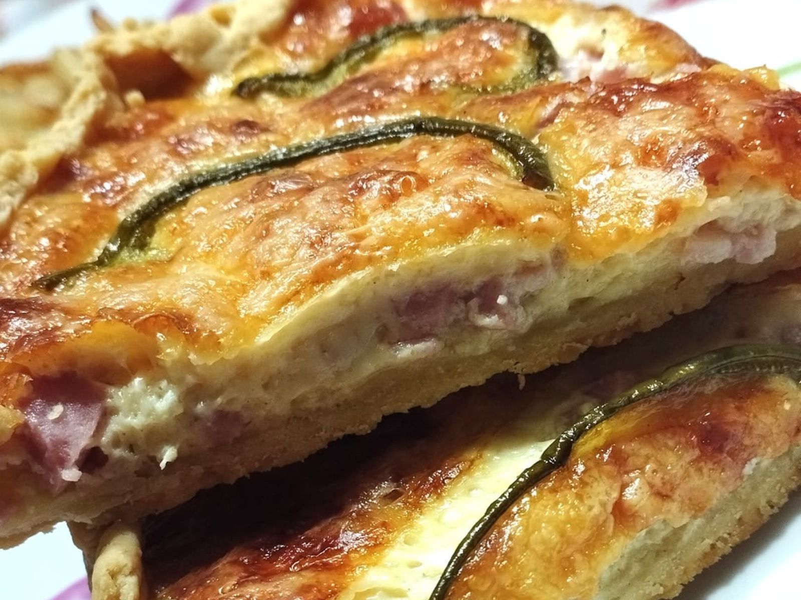 Αλμυρή τάρτα με αλλαντικά για βραδινό