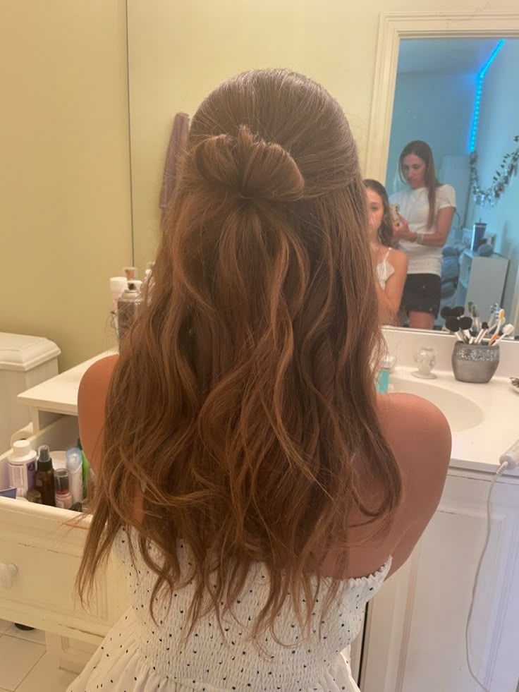 Μαλλιά Ιουνίου 2025: Stylish χτενίσματα και κουρέματα για να καλωσορίσουμε το Καλοκαίρι