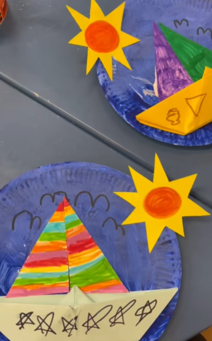 Βαρκούλες σε χάρτινα πιάτα – Η πιο εύκολη παιδική κατασκευή για την τάξη ή το σπίτι